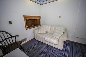 A Big Olympic Getaway 4 Bedroom Apts by RedAwning