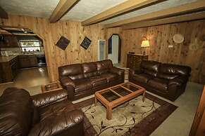 A Big Olympic Getaway 4 Bedroom Apts by RedAwning