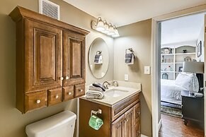 DP 202C Recently renovated 2 bedroom condo near Destin Harbor and amaz