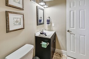 DP 202C Recently renovated 2 bedroom condo near Destin Harbor and amaz