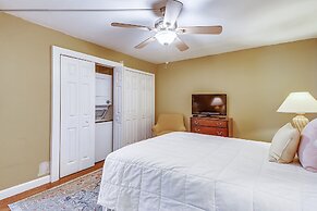 DP 202C Recently renovated 2 bedroom condo near Destin Harbor and amaz