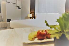 The Quarter Ploenchit by UHG