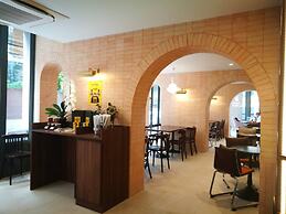 The Quarter Ploenchit by UHG