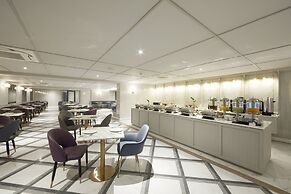 The Quarter Ploenchit by UHG