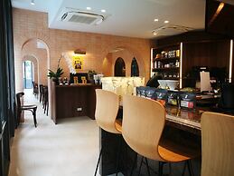 The Quarter Ploenchit by UHG