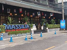 The Quarter Ploenchit by UHG