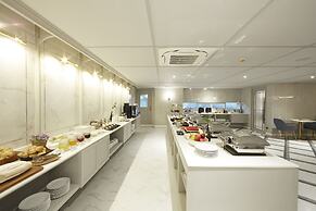 The Quarter Ploenchit by UHG