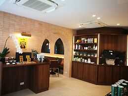 The Quarter Ploenchit by UHG