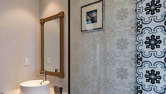 Charmaine's Hotel & Apartment