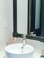 Charmaine's Hotel & Apartment