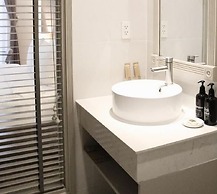 Charmaine's Hotel & Apartment