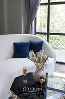 Charmaine's Hotel & Apartment