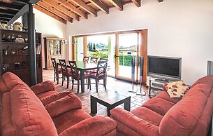 Spacious Villa with a Swimming Pool