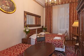 Metropolitan Apartments