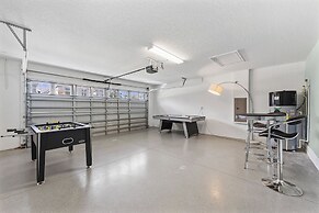 Stunning Home W/private Pool, Minutes From Disney!