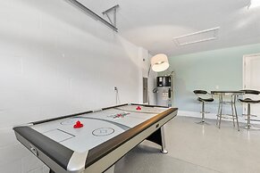 Stunning Home W/private Pool, Minutes From Disney!