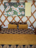 Yourtissimo - La Maison Rouge