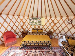 Yourtissimo - La Maison Rouge