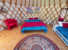 Yourtissimo - La Maison Rouge