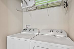 Beautiful Townhome With Splash Pool and Game Room!