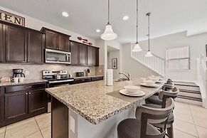 Beautiful Townhome With Splash Pool and Game Room!