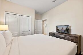 Beautiful Townhome With Splash Pool and Game Room!