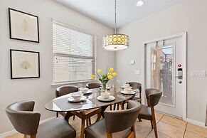 Beautiful Townhome With Splash Pool and Game Room!