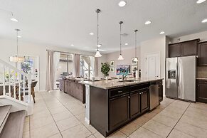 Beautiful Townhome With Splash Pool and Game Room!