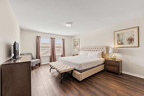 Beautiful Townhome With Splash Pool and Game Room!