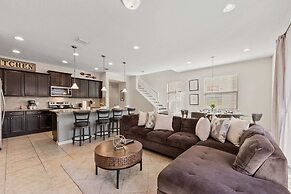 Beautiful Townhome With Splash Pool and Game Room!