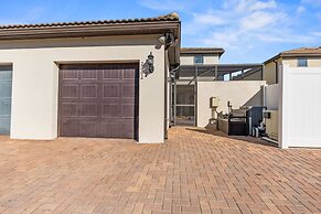 Beautiful Townhome With Splash Pool and Game Room!