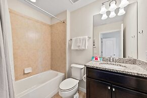 Beautiful Townhome With Splash Pool and Game Room!