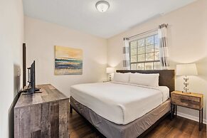 Beautiful Townhome With Splash Pool and Game Room!