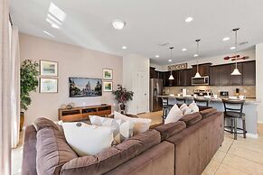 Beautiful Townhome With Splash Pool and Game Room!