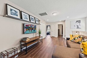 Beautiful Townhome With Splash Pool and Game Room!
