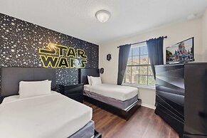 Beautiful Townhome With Splash Pool and Game Room!