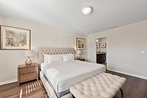 Beautiful Townhome With Splash Pool and Game Room!