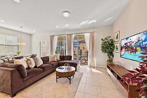 Beautiful Townhome With Splash Pool and Game Room!