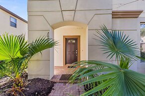 Beautiful Townhome With Splash Pool and Game Room!