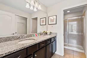 Beautiful Townhome With Splash Pool and Game Room!