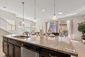 Beautiful Townhome With Splash Pool and Game Room!