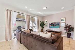 Beautiful Townhome With Splash Pool and Game Room!