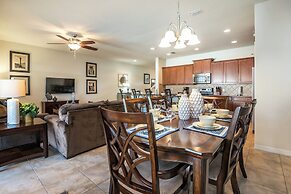 Townhome W/private Pool & Free On-site Water Park!