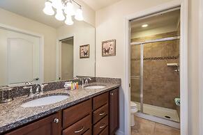 Townhome W/private Pool & Free On-site Water Park!