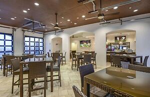 Free Waterpark Splash Pool BBQ Themed Rooms