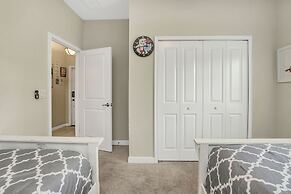 Pool Townhome 5mi to Disney Free Waterpark!