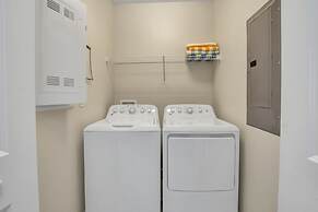 Pool Townhome 5mi to Disney Free Waterpark!