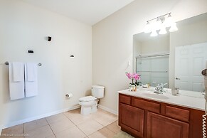 Cozy Condo W/private Balcony & Free Resort Access