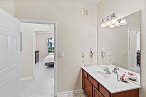 First Floor Vista Cay Condo W/free Resort Access!