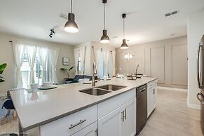 Stylish Home w/ Private Pool, 10 Min. From Disney!